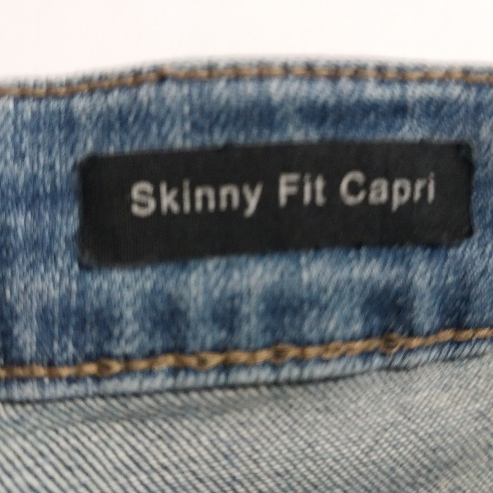 Judy Blue Medium Wash Straight Leg Capri - Picture 10 of 12